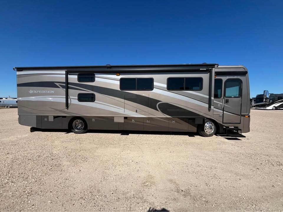 2014 RV 2014 Fleetwood Expedition 38B – Family Bunkhouse Diesel - alternate view